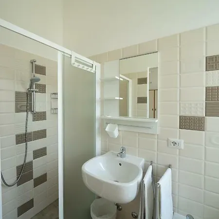 Fiori Hotel 2*
