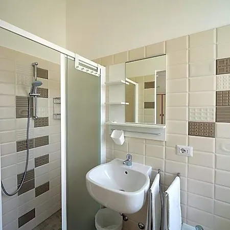 Fiori Hotel 2*